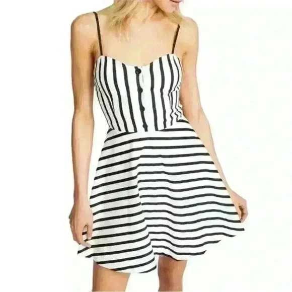NWOT Alice + Olivia Nella button front mini dress in black and white str… - Picture 2 of 14